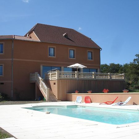 Au Perigord Noir Hotel Hautefort Exterior photo