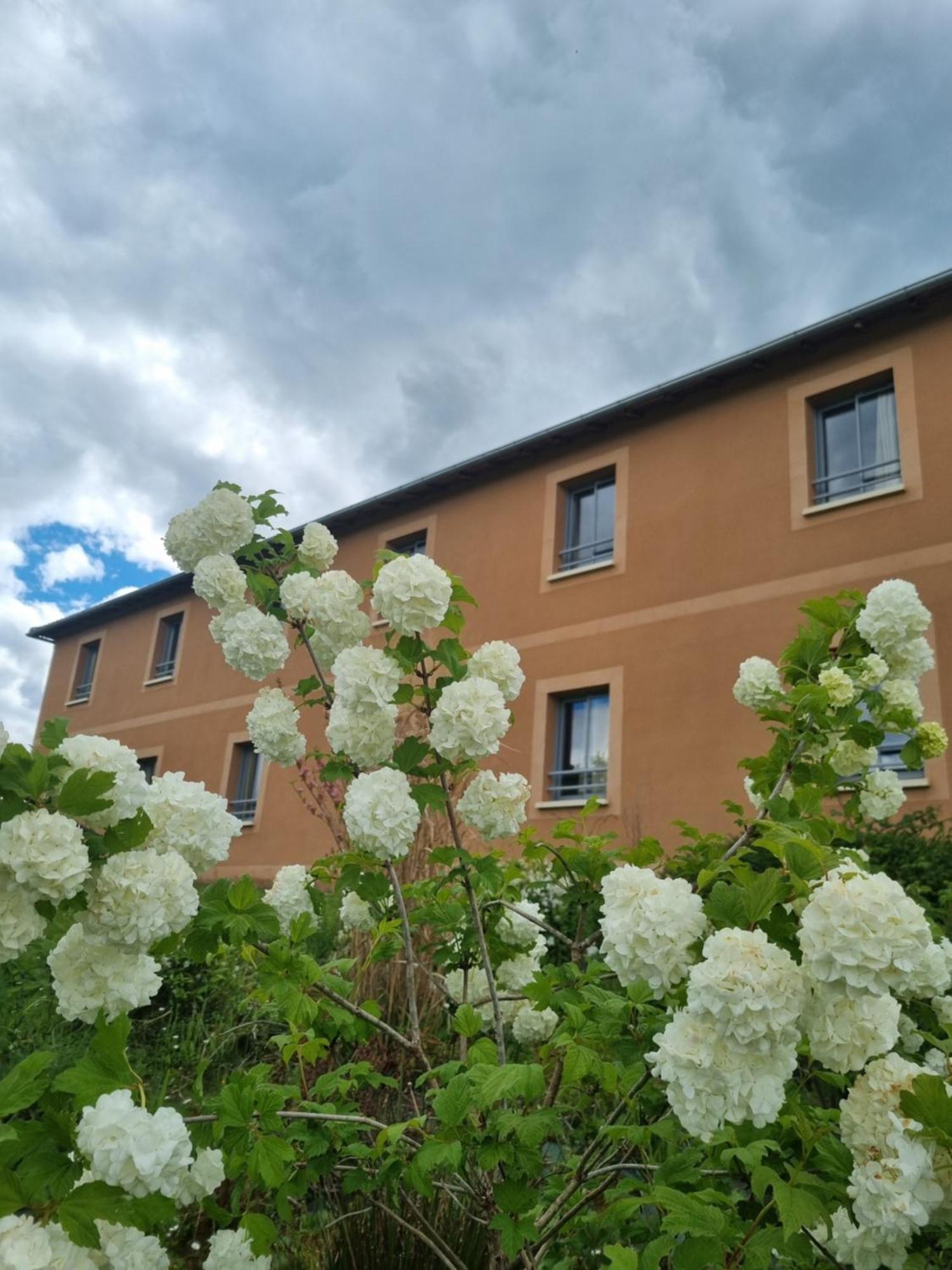 Au Perigord Noir Hotel Hautefort Exterior photo